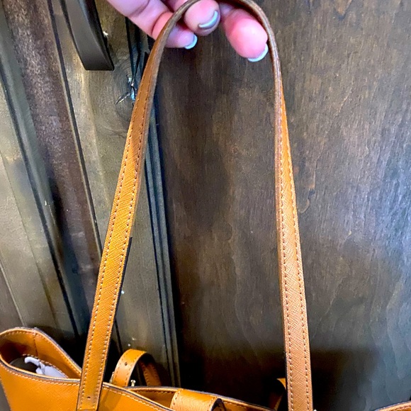 Authentic Michael Kors tote in signature luggage color! - Picture 5 of 16